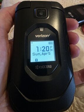 Kyocera DuraXV Extreme E4810 rugged flip phone